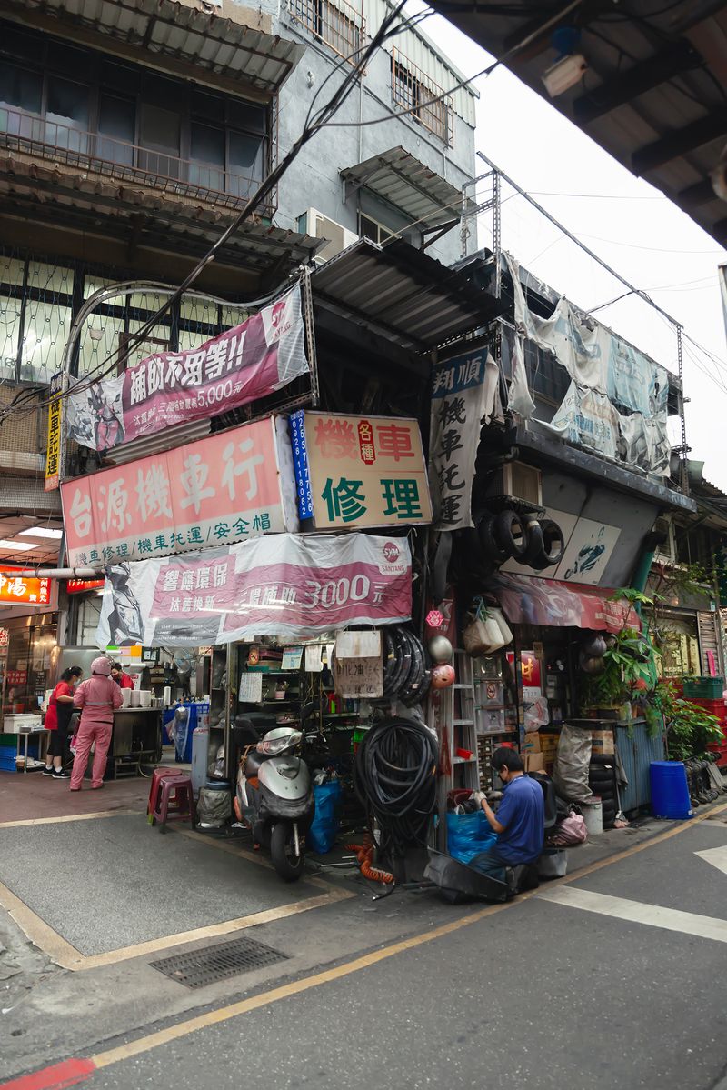 © Andrés Gallardo Albajar - Image from the Life On 2 Wheels - Taiwan photography project