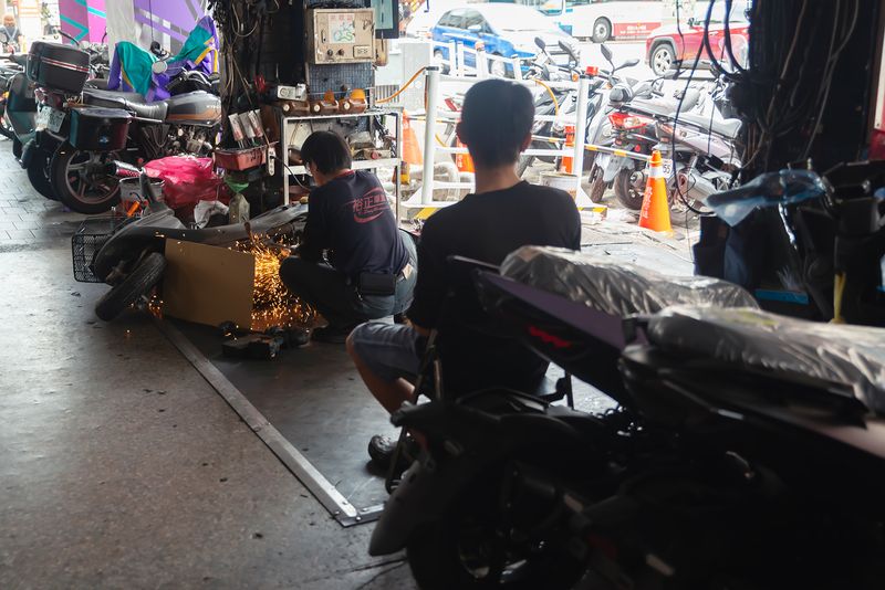 © Andrés Gallardo Albajar - Image from the Life On 2 Wheels - Taiwan photography project