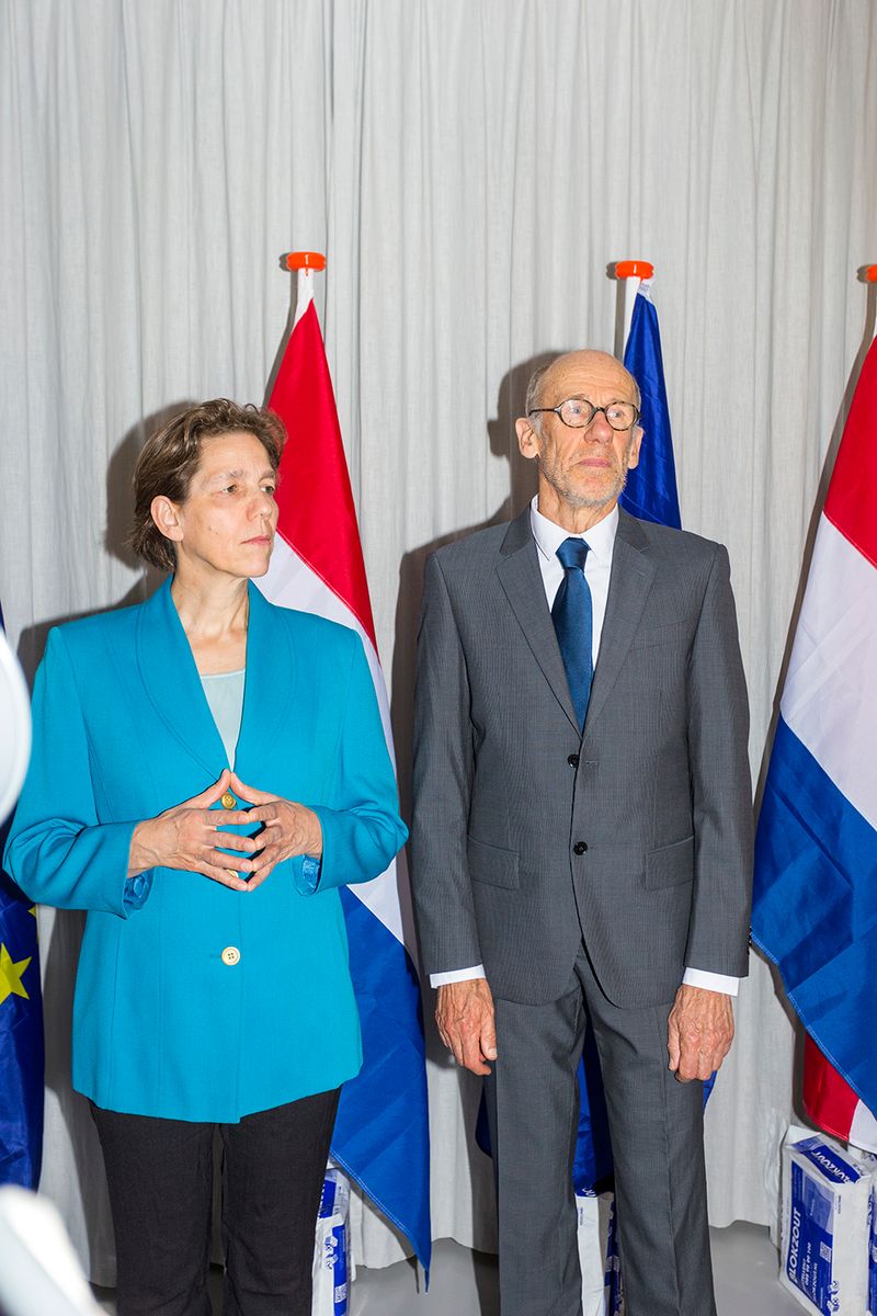 © Jesper Boot - Mom and dad at a photo op (kitchen)