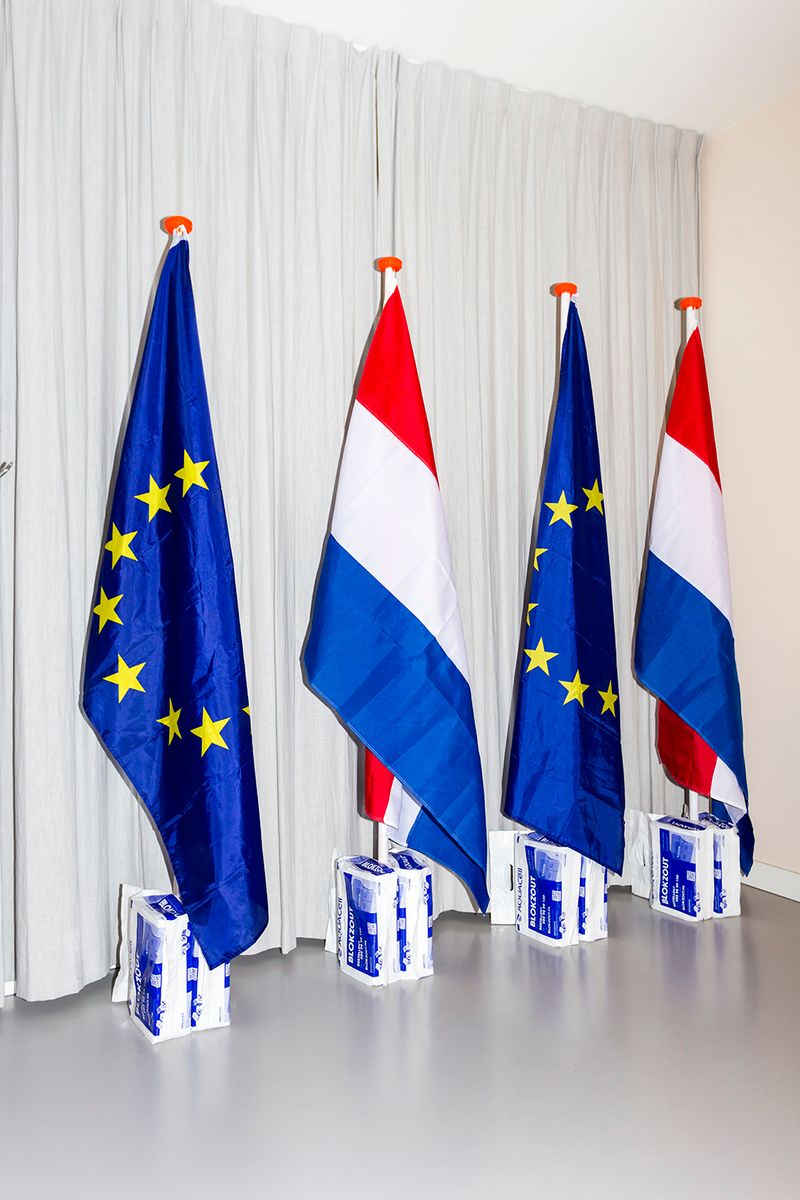 © Jesper Boot - Flags after the photo op (kitchen)
