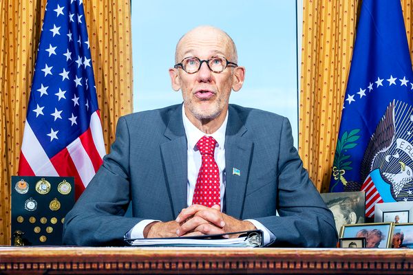 © Jesper Boot - Dad speaking from the Oval Office (living room)