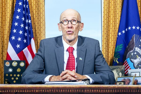 © Jesper Boot - Dad speaking from the Oval Office (living room)