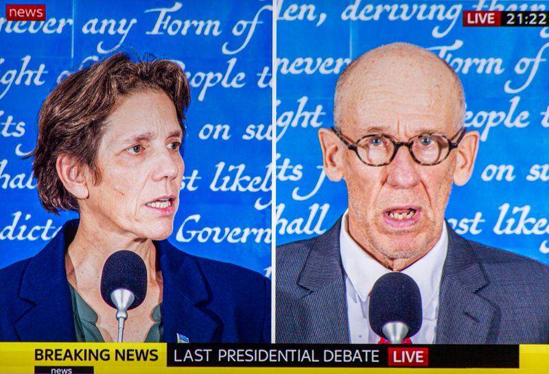 © Jesper Boot - Mom and dad at the final presidential debate (living room)