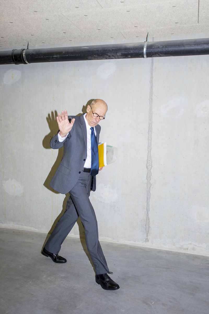 © Jesper Boot - Dad leaving after long negotiations (parking garage)
