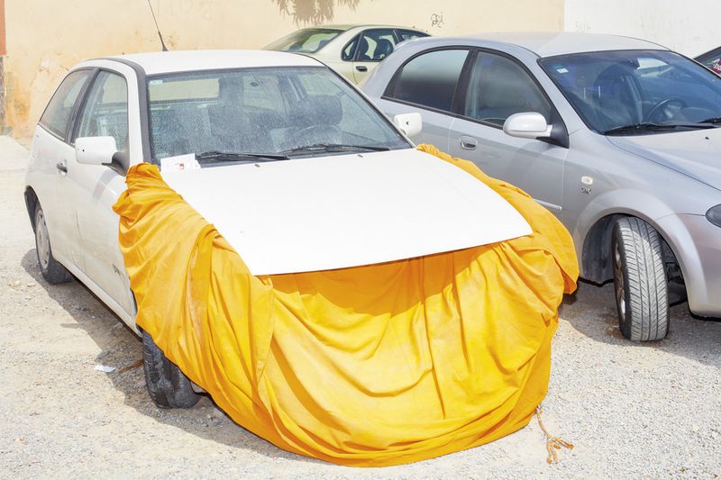 © Ricardo Cases - Image from the El Porqué de las Naranjas (The mechanics of chaos) photography project