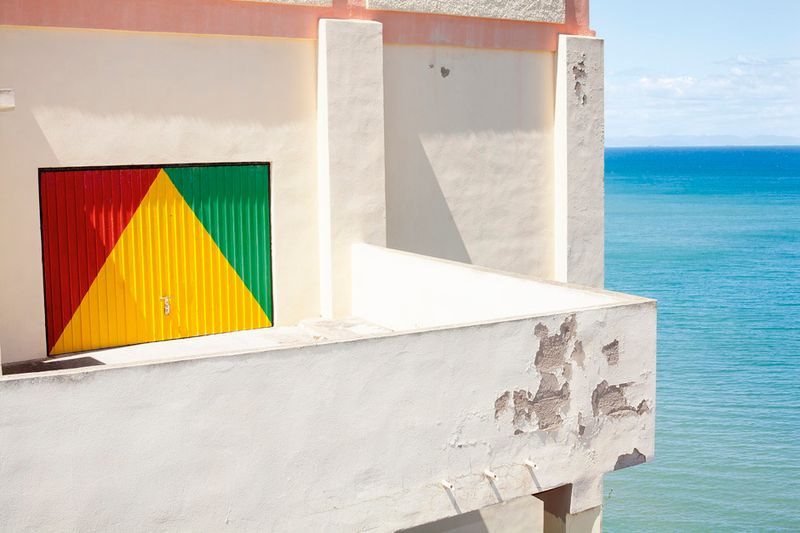 © Ricardo Cases - Image from the El Porqué de las Naranjas (The mechanics of chaos) photography project