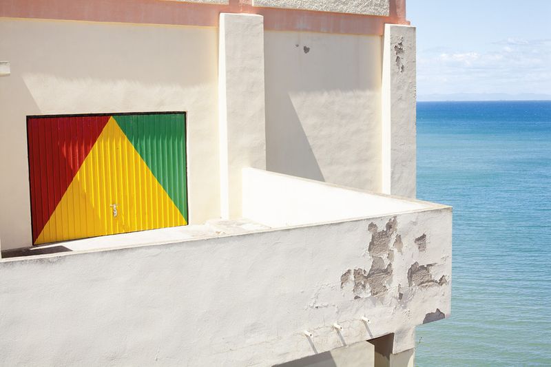 © Ricardo Cases - Image from the El Porqué de las Naranjas (The mechanics of chaos) photography project