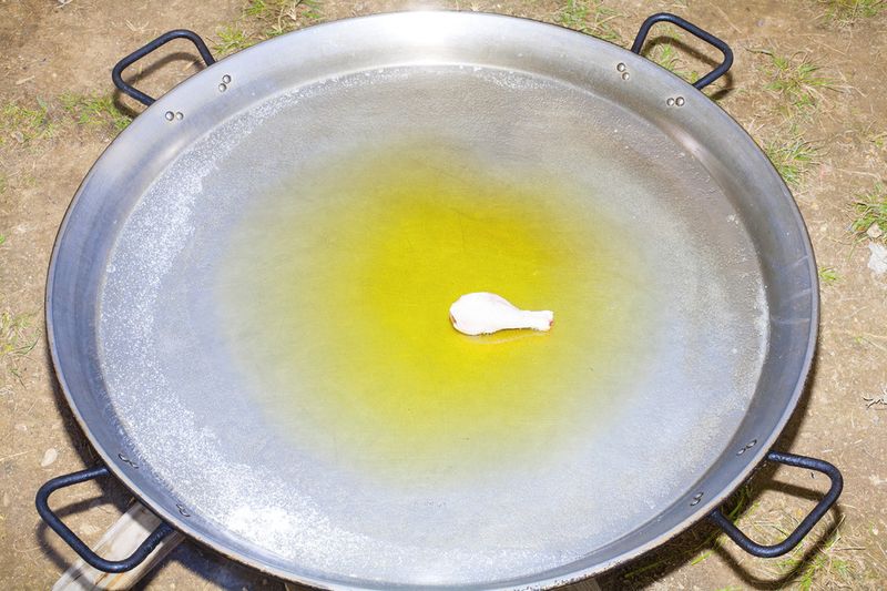 © Ricardo Cases - Image from the El Porqué de las Naranjas (The mechanics of chaos) photography project