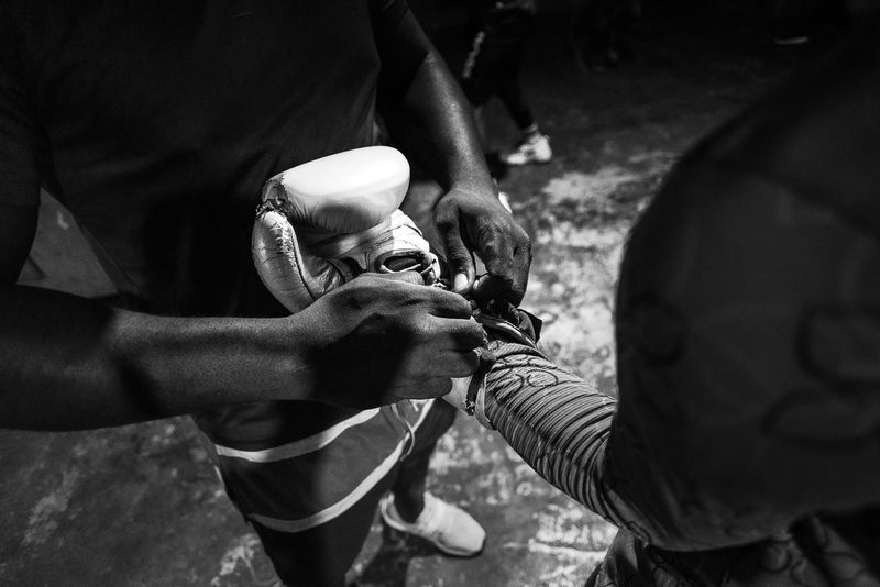 © Luca Gerli - Image from the Hope Gloves photography project