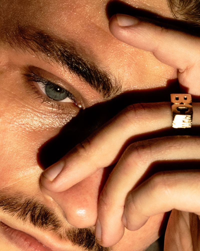 © Barnaby Chinnock - Image from the Veneers photography project