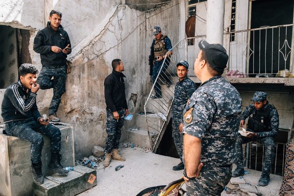 © Alexandra Howland - A unit of the Iraqi Federal Police holds the line in the Old City of West Mosul.