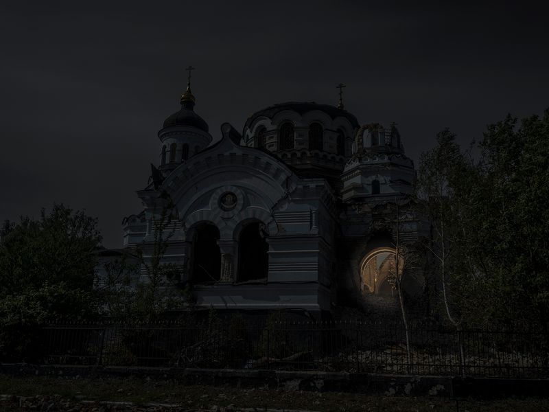 © yves lacroix - Image from the Through the cracks within us light penetrates photography project