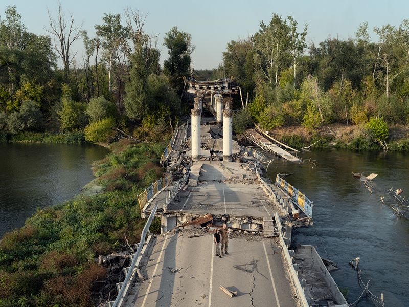 © yves lacroix - Image from the When our paths cross photography project