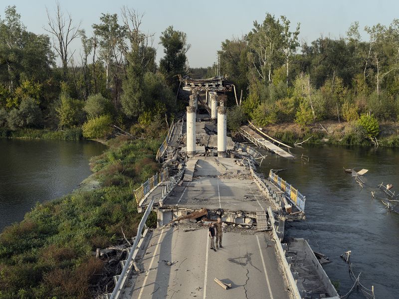 © yves lacroix - Image from the When our paths cross photography project