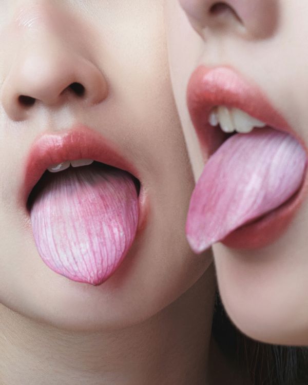 © Pimm - TASTING: Savor the artistry of "The tongue" reflecting the elegance of "Lotus Petals."