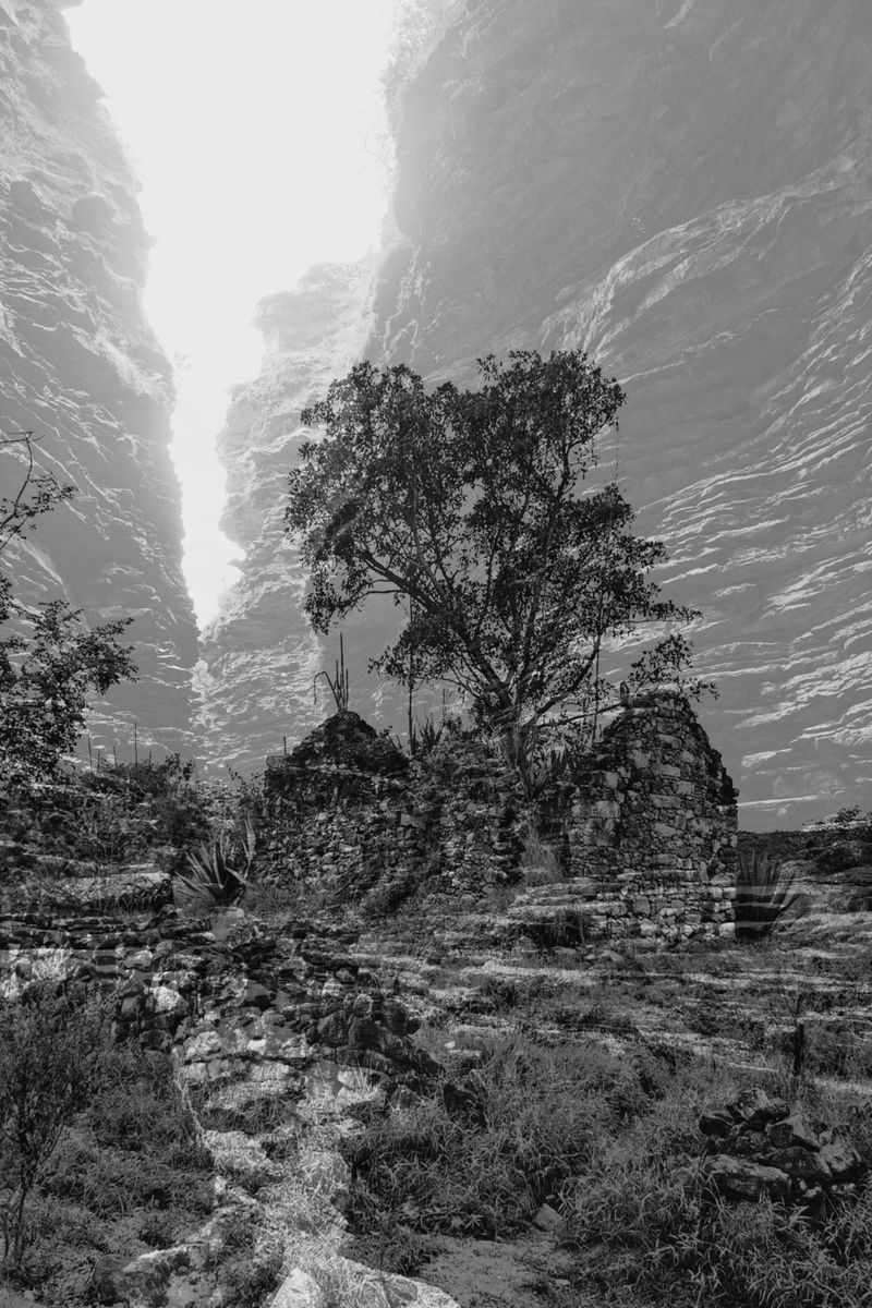 © Lais Lopes - Image from the NORTH, SOUTH, EAST, WEST photography project