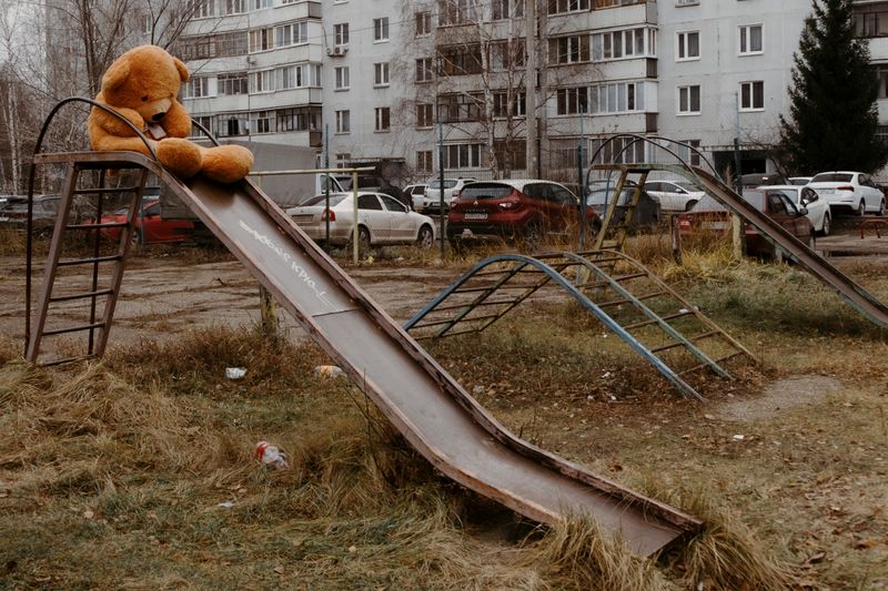 © Anna Agafonova - Image from the Mom, I have no one to play with... photography project