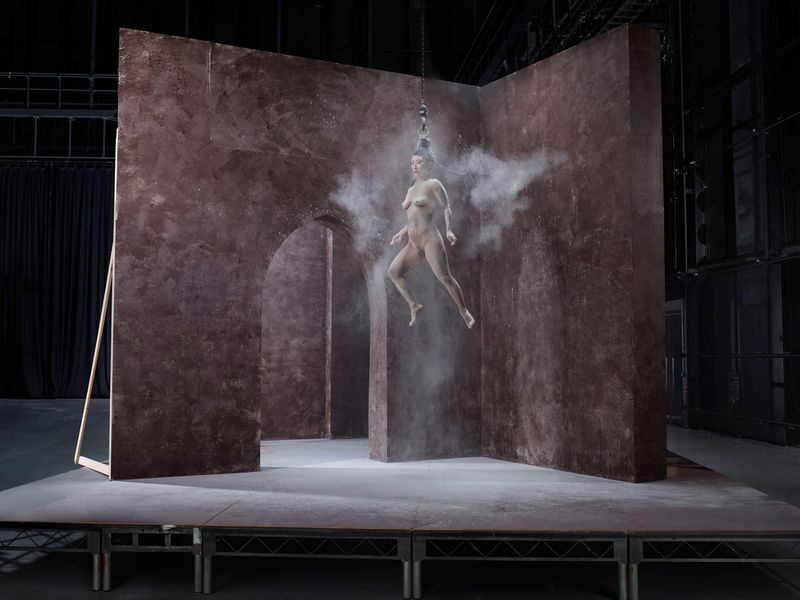 © Julia Fullerton-batten - Veronica, Aerial Performer