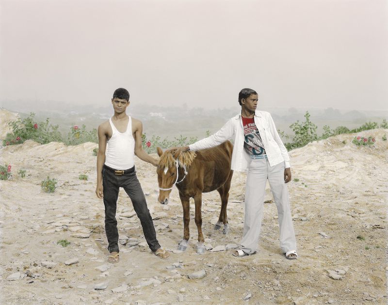 © Vasantha Yogananthan - Luva And Kusha, Munger, Bihar, India, 2014 (Black and white C-print hand-painted by Jaykumar Shankar)