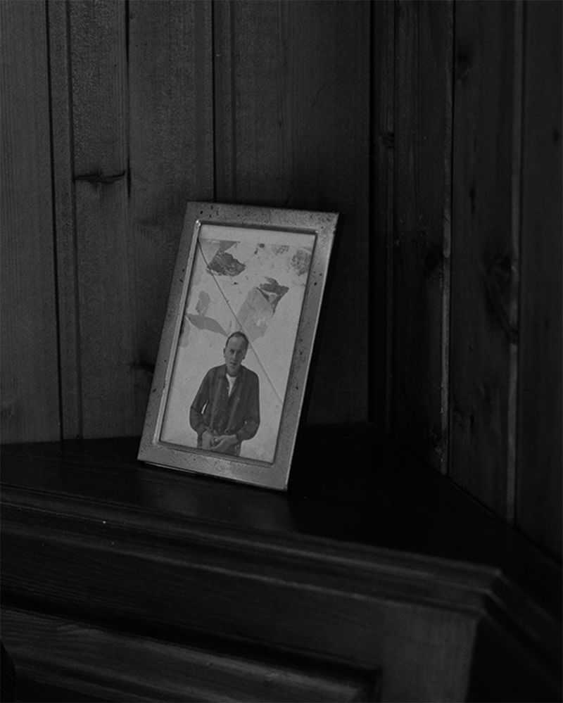 © Gabriela de Giacomo - Image from the Trai fiour pour Sablinna. Three flowers for Elisabetta. photography project