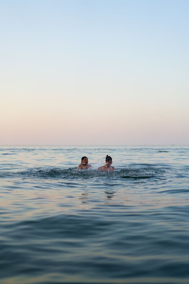 © Jade Thiraswas - Late summer swim in Lake Ontario