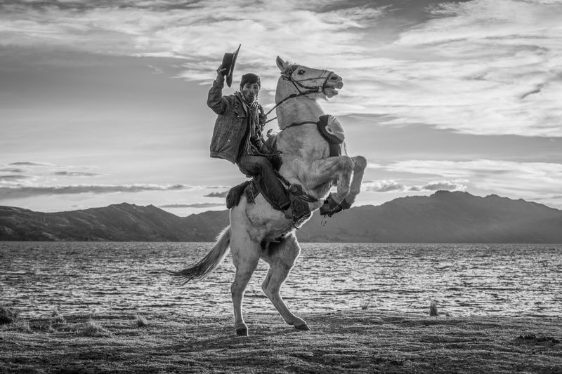 © Uriel Montúfar - Image from the Riders of Wind and Altitude photography project