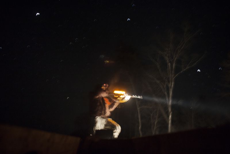 © Alvaro Laiz - Ilegal poacher hunting in the taiga.