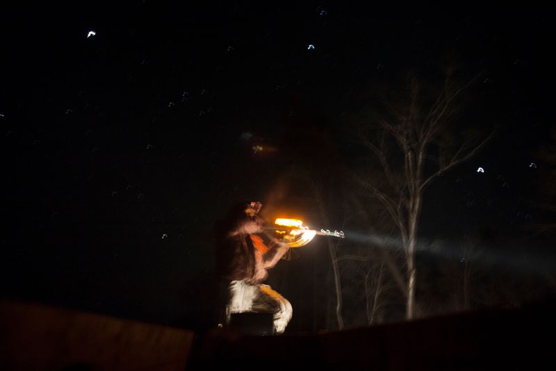 © Alvaro Laiz - Ilegal poacher hunting in the taiga.