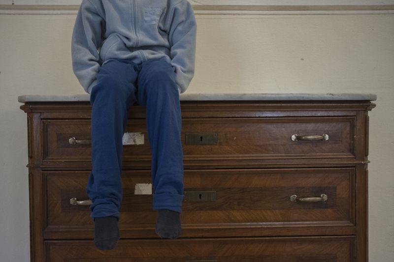 © ELISA MARIOTTI - Image from the Suspended childhood photography project