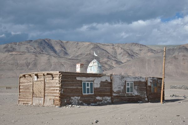 © Avery Norman - Image from the Mongolian Beauty photography project