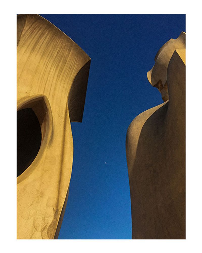 © Andrés Aranguren - Casa Milà, an Antoni Gaudí's demonstration that dreams are built.
