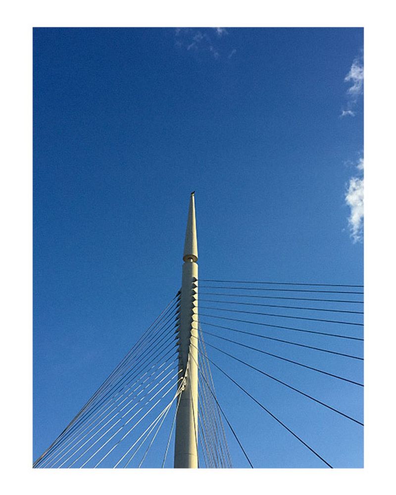 © Andrés Aranguren - What holds up the bridges? Looking at the highest point of a river.