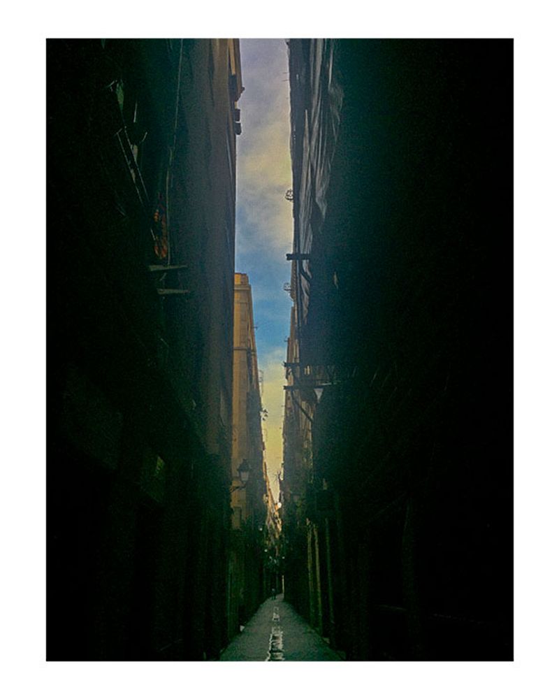 © Andrés Aranguren - El Raval and its narrow streets, where you get lost and find yourself different at the next corner.