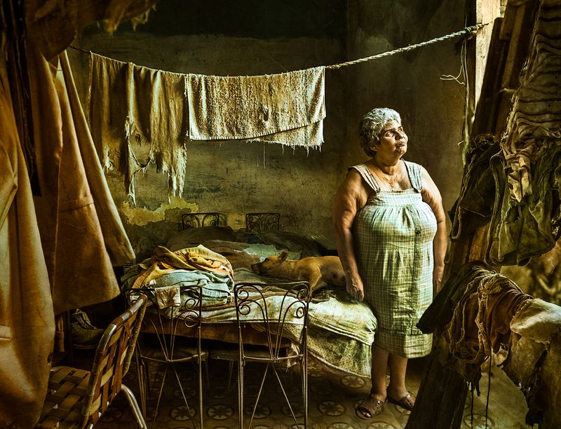 © Dina Bova - "Allegory of Optimism" - Poor, but not broken.