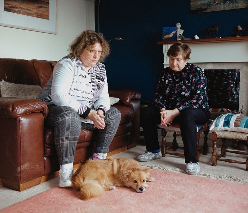 © Frankie Mills - Friends Tanya Drobot and Paulina Bilokrenytska pictured on the birthday of Paulina's daughter. Ivybridge, January, 2023.