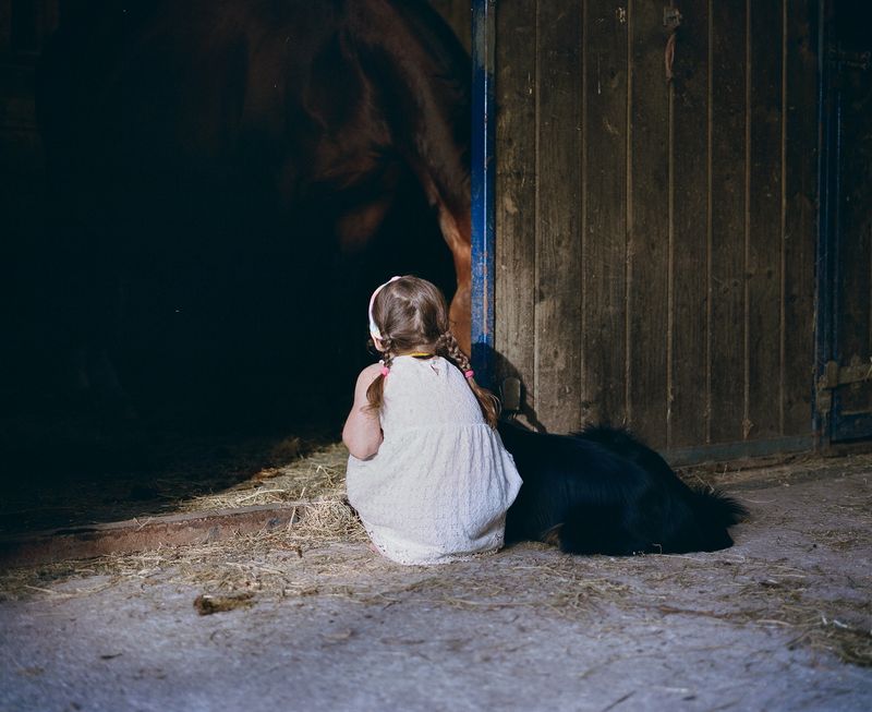© Frankie Mills - Anastasia pictured in her sponsors stable during her first summer in the UK. June, 2022.