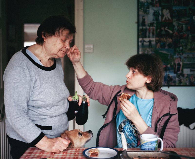 © Frankie Mills - Olena & Paulina Bilokrenytska pictured in their sponsors kitchen in Ivybridge, Devon, January 2023.