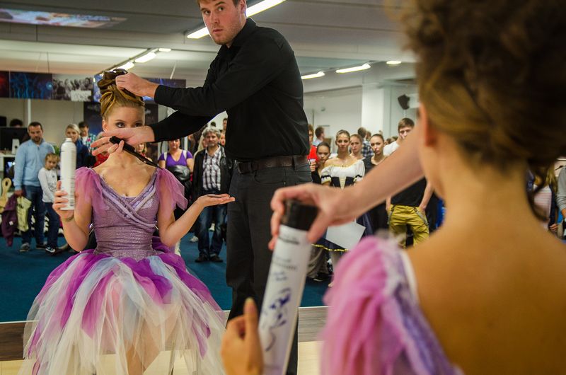 © Robert Rutoed - Beauty Fair - Synchronised hairdressing