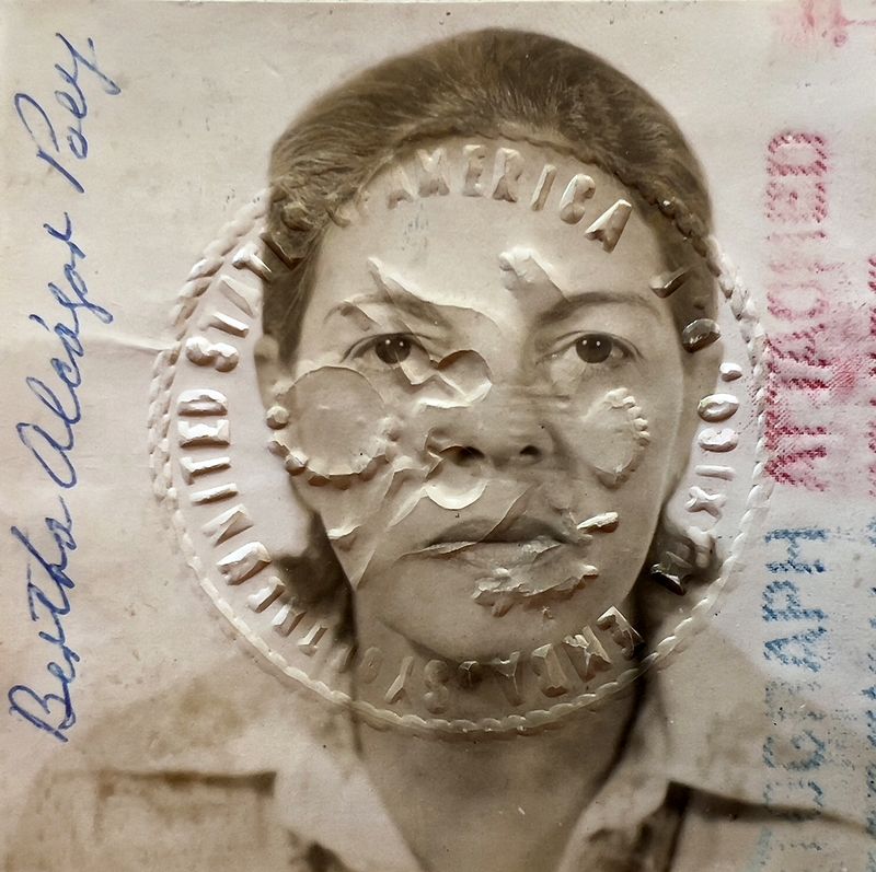 © Vivian Poey - Ma, US passport, 1975