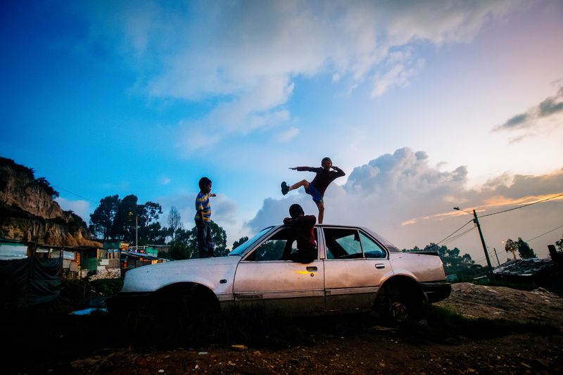© Ana Vallejo - Although there are no common areas in San German, children always find places to play.