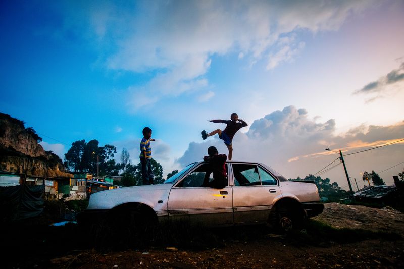© Ana Vallejo - Although there are no common areas in San German, children always find places to play.