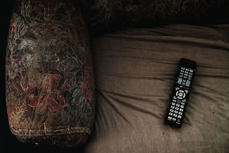 © Clea Rekhou - "The remote control"