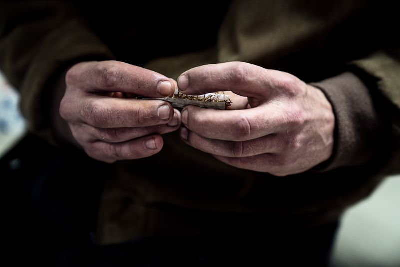 © Clea Rekhou - "A roll of cigarette"