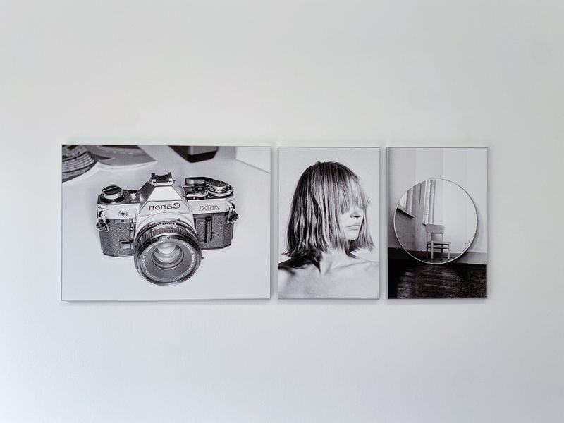 © Arian Christiaens - Exhibition view, images framed in aluminium frame, 40cm height