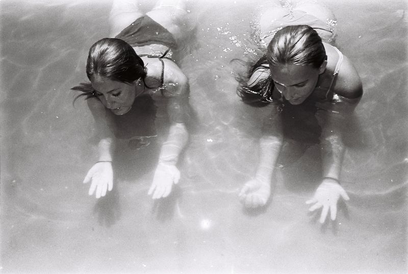 © Gabriela Pingarilho - Image from the We dive between the sparkless in the light blue sea photography project