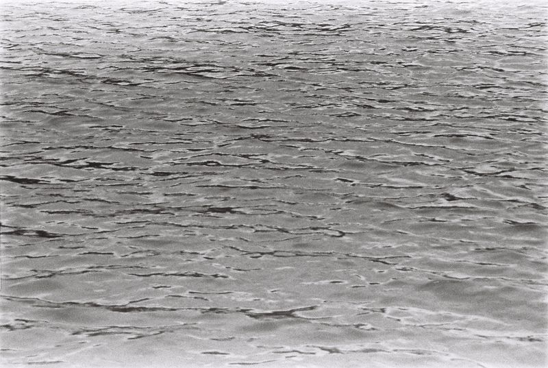 © Gabriela Pingarilho - Image from the We dive between the sparkless in the light blue sea photography project