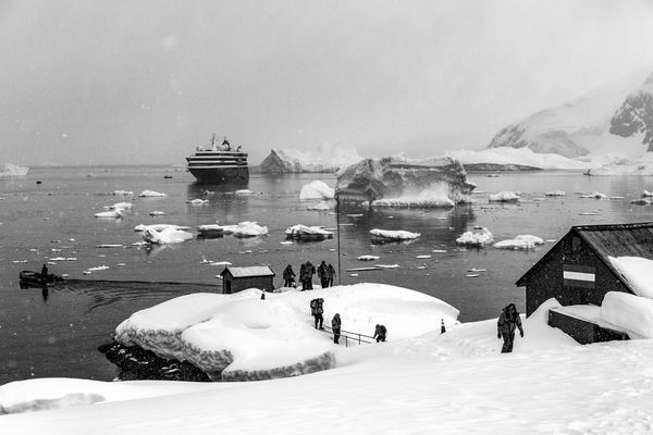 © Pia Harboure - Tourists disembark on the Argentinean Brown Base in paradise Harbour, Antarctica.