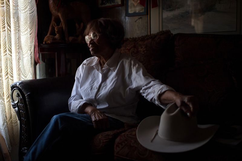 © Rory Doyle - Earlean Lawrence, 79, poses for a portrait in her living room in Cleveland, Mississippi on Dec. 28, 2019.