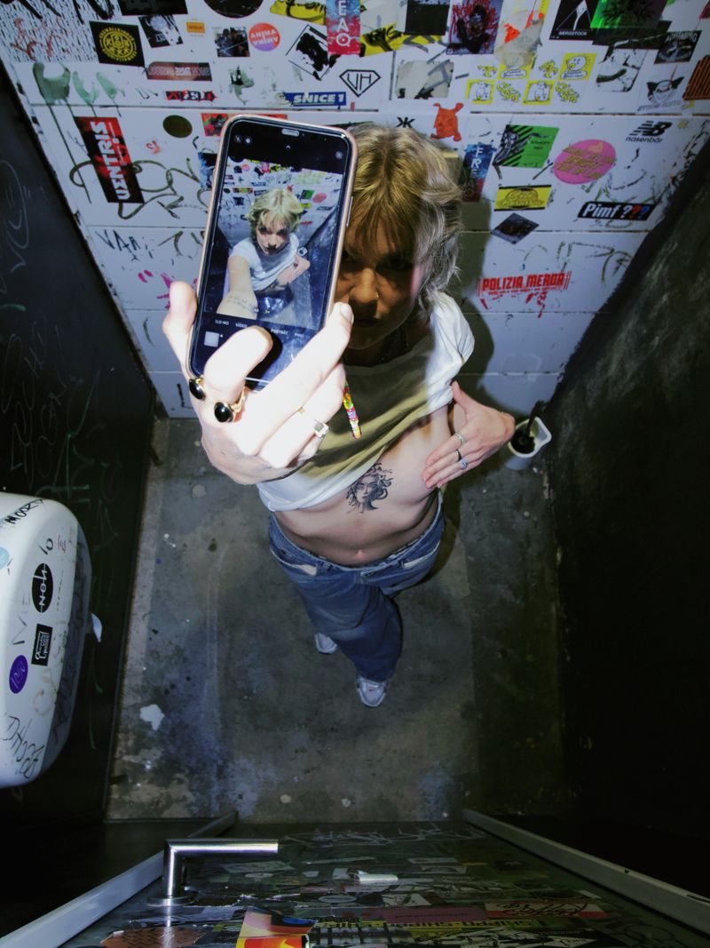 © Carina Noebel - Image from the FLINTA*Toilet Cam photography project