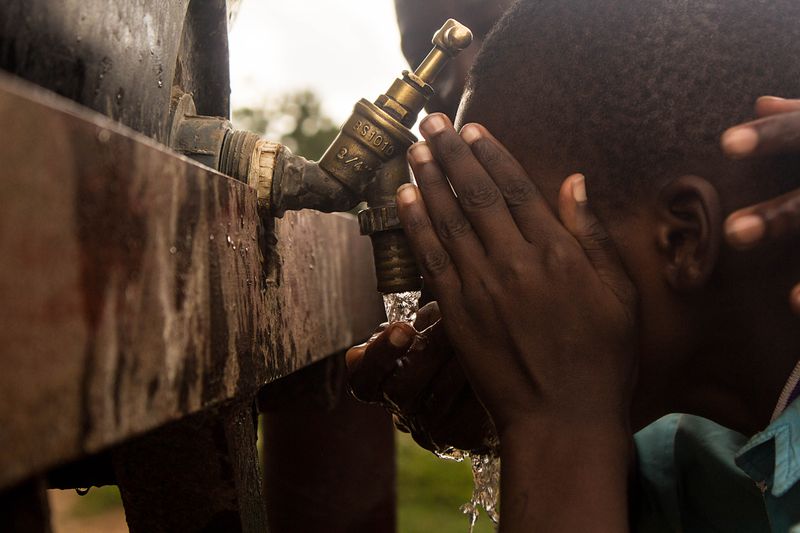 © Oke Oluwasegun - Water tank